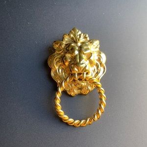 Vintage Lion Mini Door Knob Pin